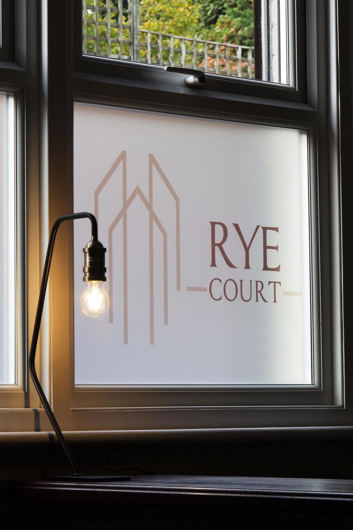 Rye Court Hotel High Wycombe Buitenkant foto